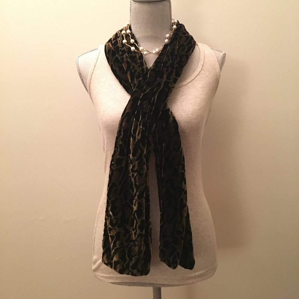 Leopard velvet scarf